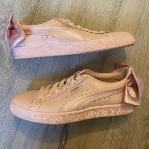 Puma • Pink Bow Basket Sneakers